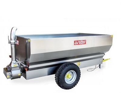 Remorcă cu snec şi pompă de preluare